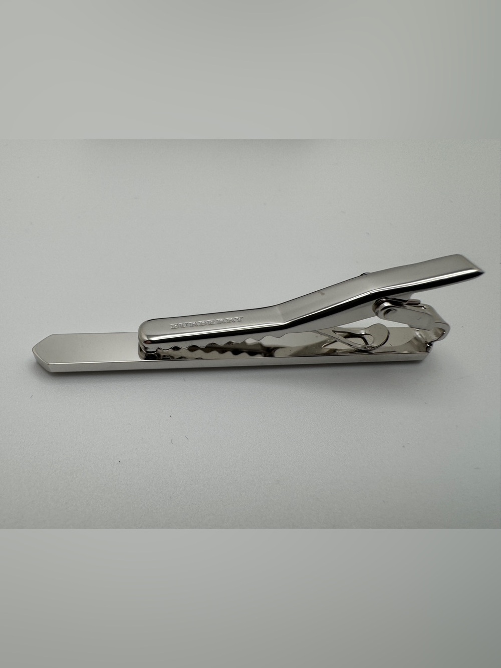 NWOT Burberry Silver and Black Striped Tie Clip - Picture 12 of 13